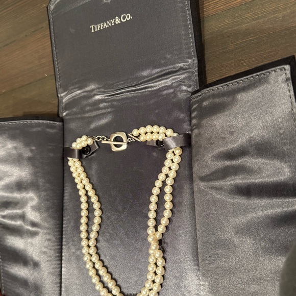 TIFFANY & CO. Double Strand Pearl Toggle Necklace with blue bag and box - Picture 2 of 8
